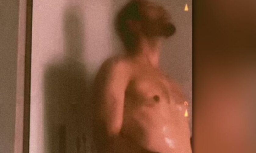 Γυμνός στο μπάνιο ο Γιώργος Καράβας - Το βίντεο που ανέβασε
