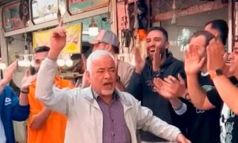 Iράν: Ο οδηγός ταξί που έγινε σύμβολο των αντικαθεστωτικών - Ο viral χορός στην ψαραγορά (βίντεο)