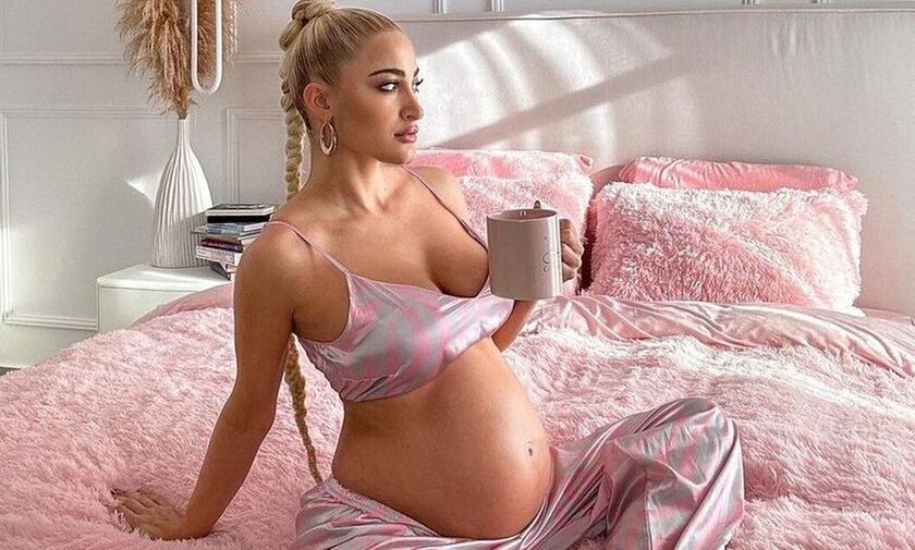 Ιωάννα Τούνη: «Τριών μηνών έγκυος ξανά;» – Η ανάρτηση με φουσκωμένη κοιλιά