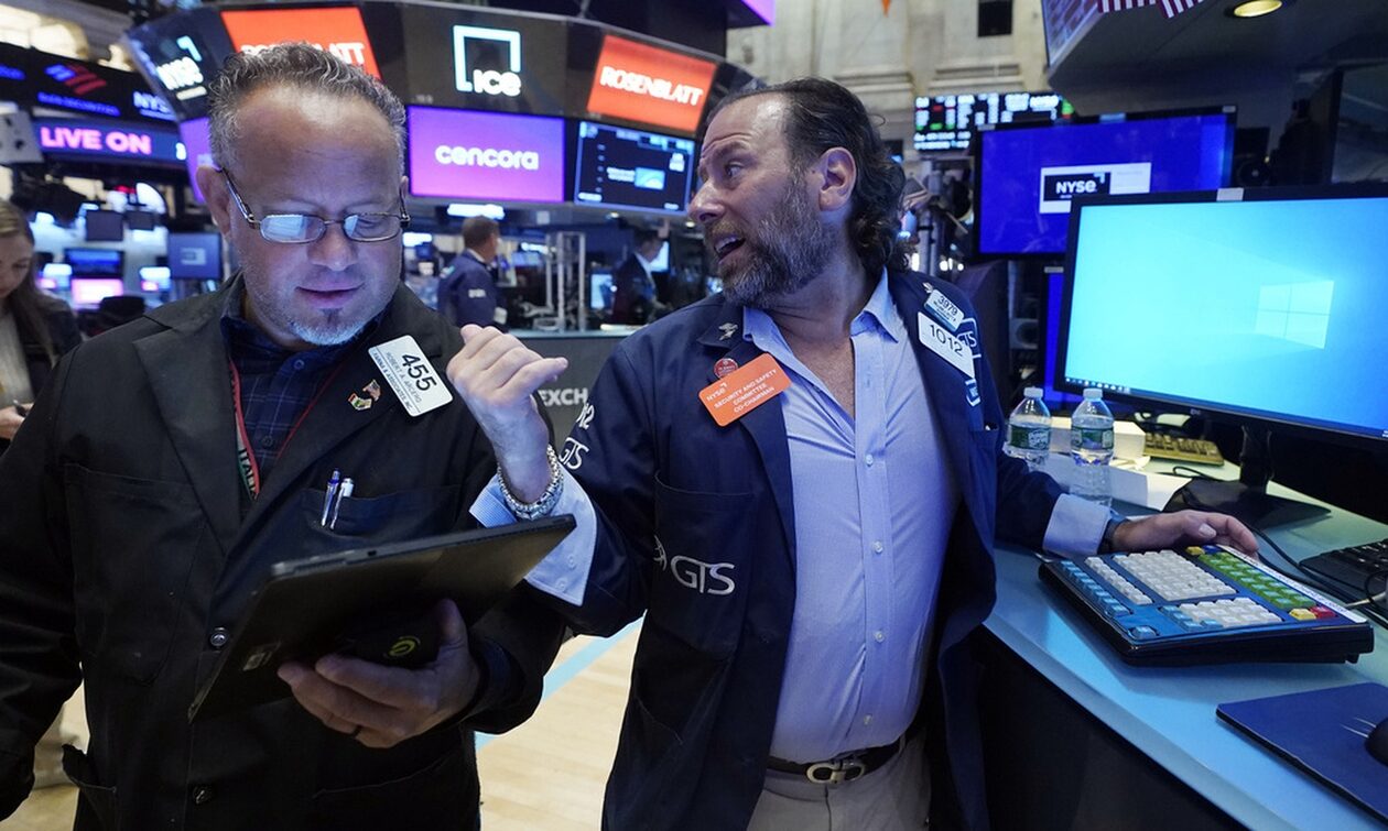 Wall Street: Fed και μάκρο έδωσαν ώθηση για νέο ιστορικό υψηλό στον Dow Jones