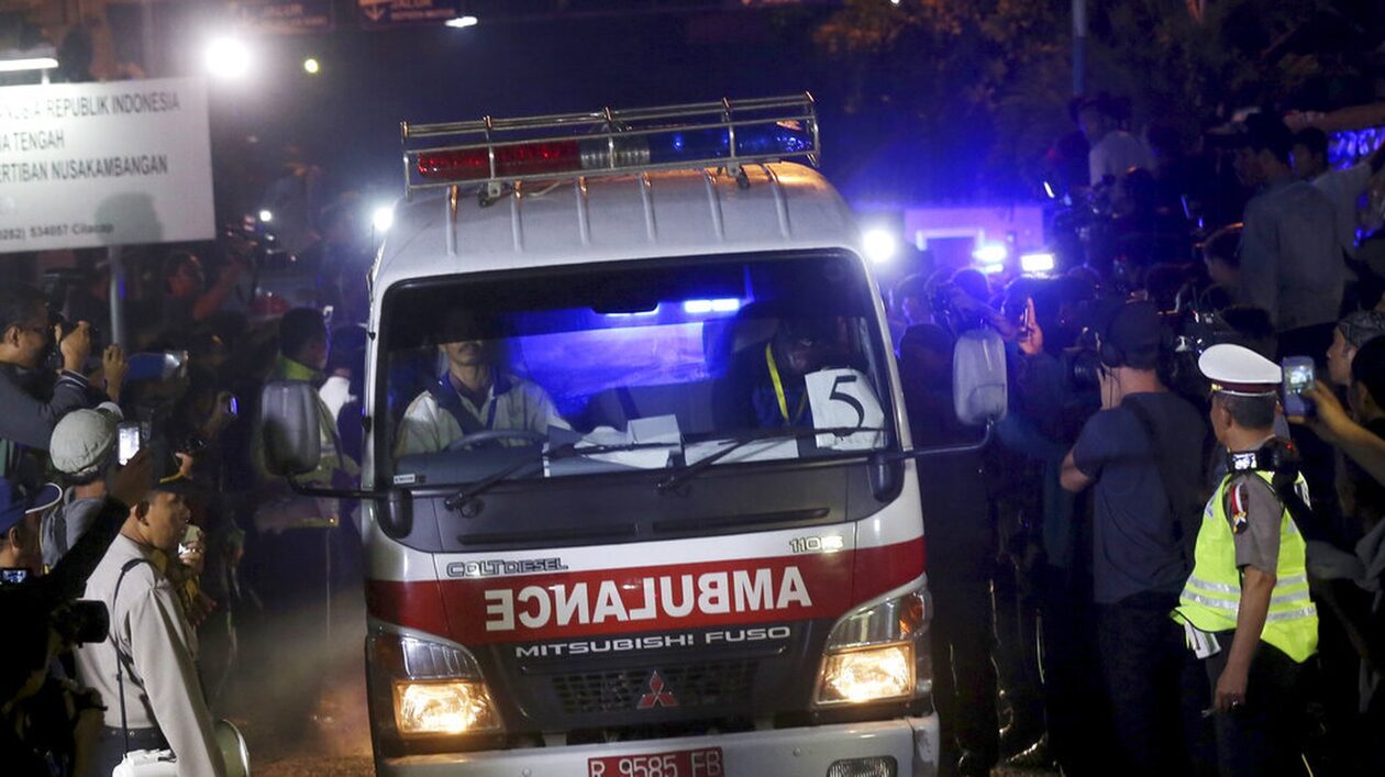 Ινδονησία: Δώδεκα νεκροί και επτά τραυματίες από την ανατροπή λεωφορείου