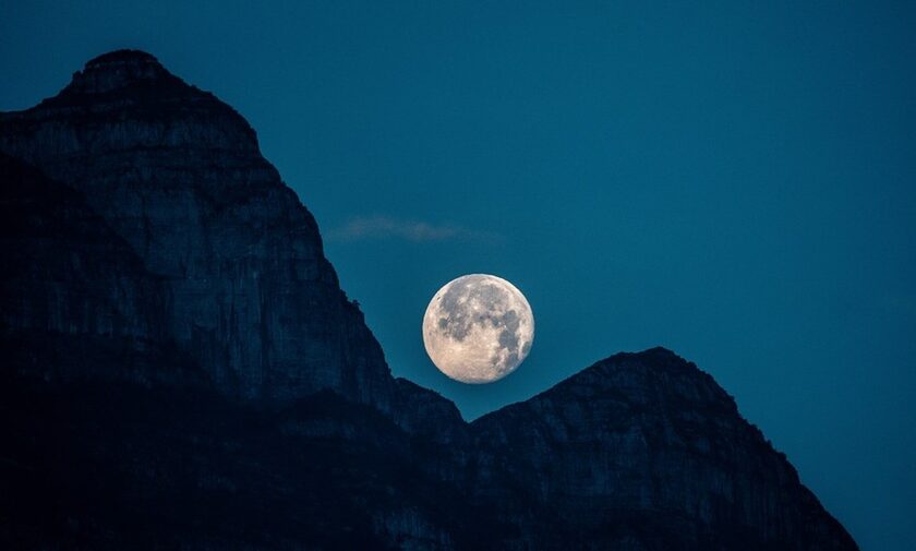 Έχετε καταλάβει γιατί φαίνεται το φεγγάρι κατά τη διάρκεια της μέρας;