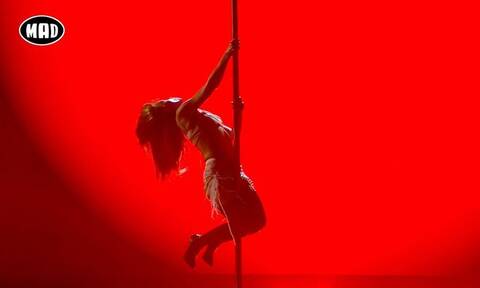 Ελένη Φουρέιρα: Καυτή εμφάνιση και pole dancing στο MadWalk 2023