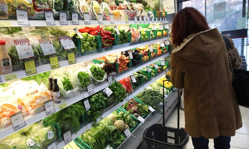 Ακρίβεια: Γολγοθάς για τους καταναλωτές οι αυξήσεις στα τρόφιμα – «6 στους 10 μόλις τα βγάζουν»