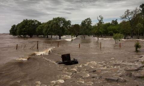 Φονική κακοκαιρία στη Λατινική Αμερική: Δεκάδες νεκροί από καταιγίδες σε Αργεντική και Ουρουγουάη