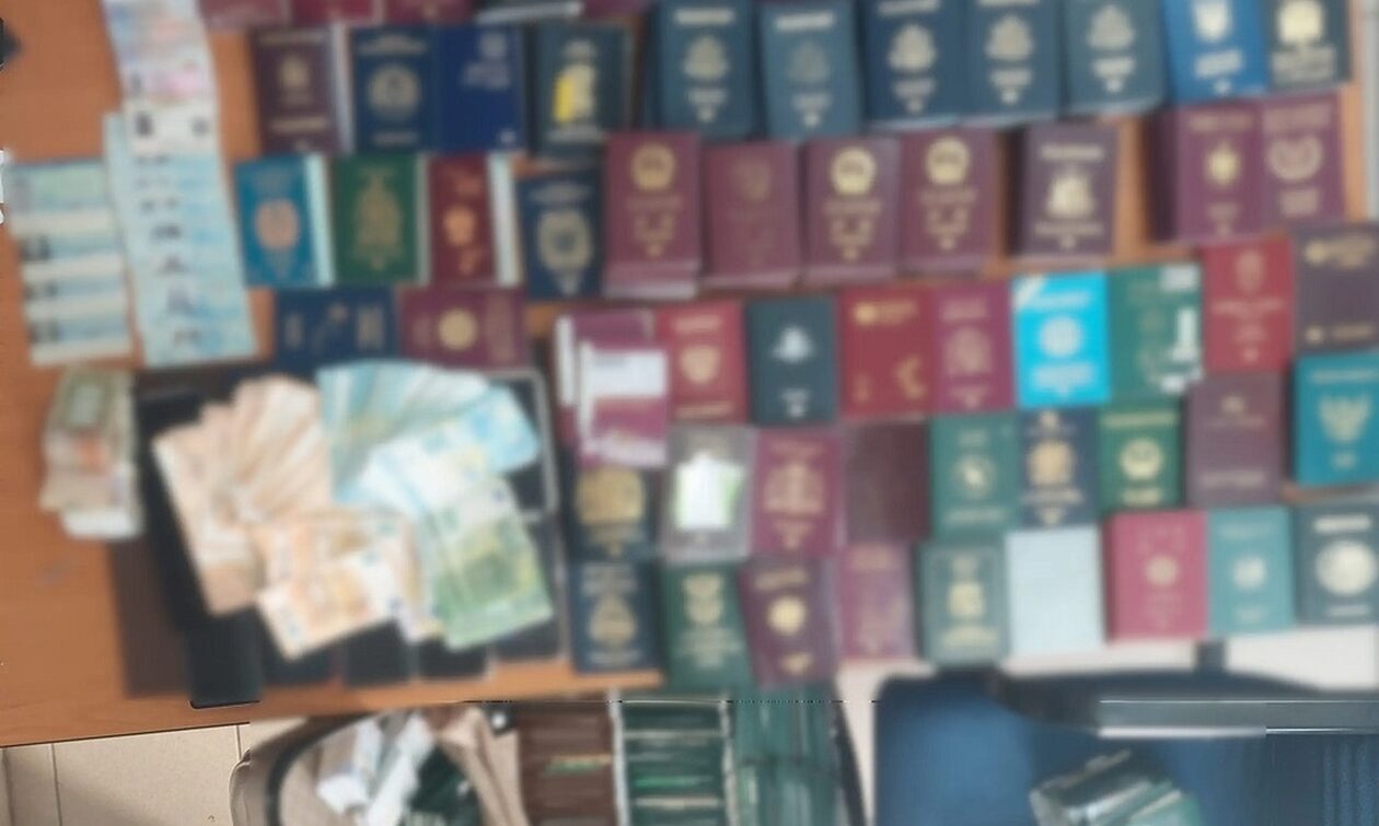 Αχαΐα: Εξαρθρώθηκε κύκλωμα διακίνησης μεταναστών και πλαστογραφίας διαβατηρίων