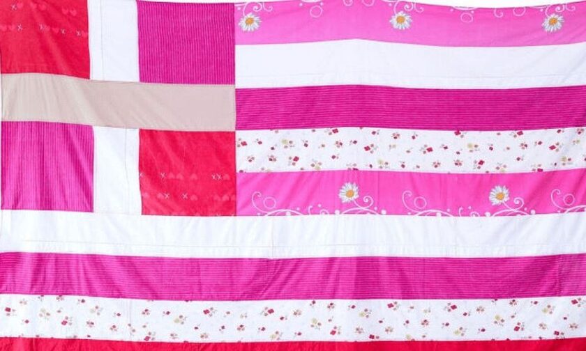 Σάλος για τη ροζ ελληνική σημαία στο προξενείο στη Νέα Υόρκη