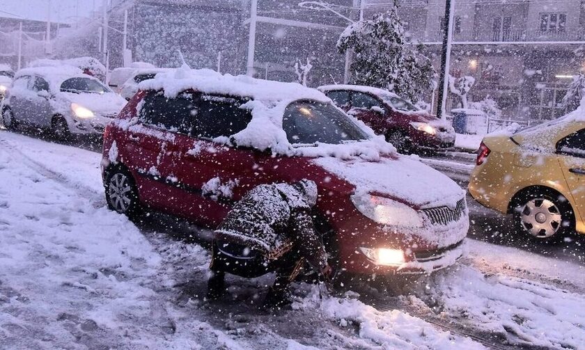 Χιόνια στη Φλώρινα: Με αντιολισθητικές αλυσίδες η κυκλοφορία των οχημάτων