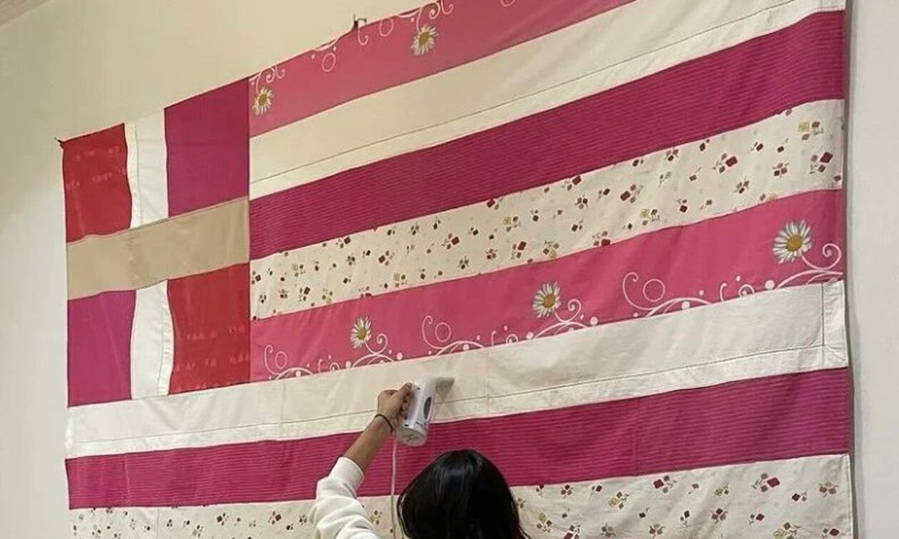Εντολή Γεραπετρίτη για απόσυρση της ροζ ελληνικής σημαίας στο προξενείο της Νέας Υόρκης