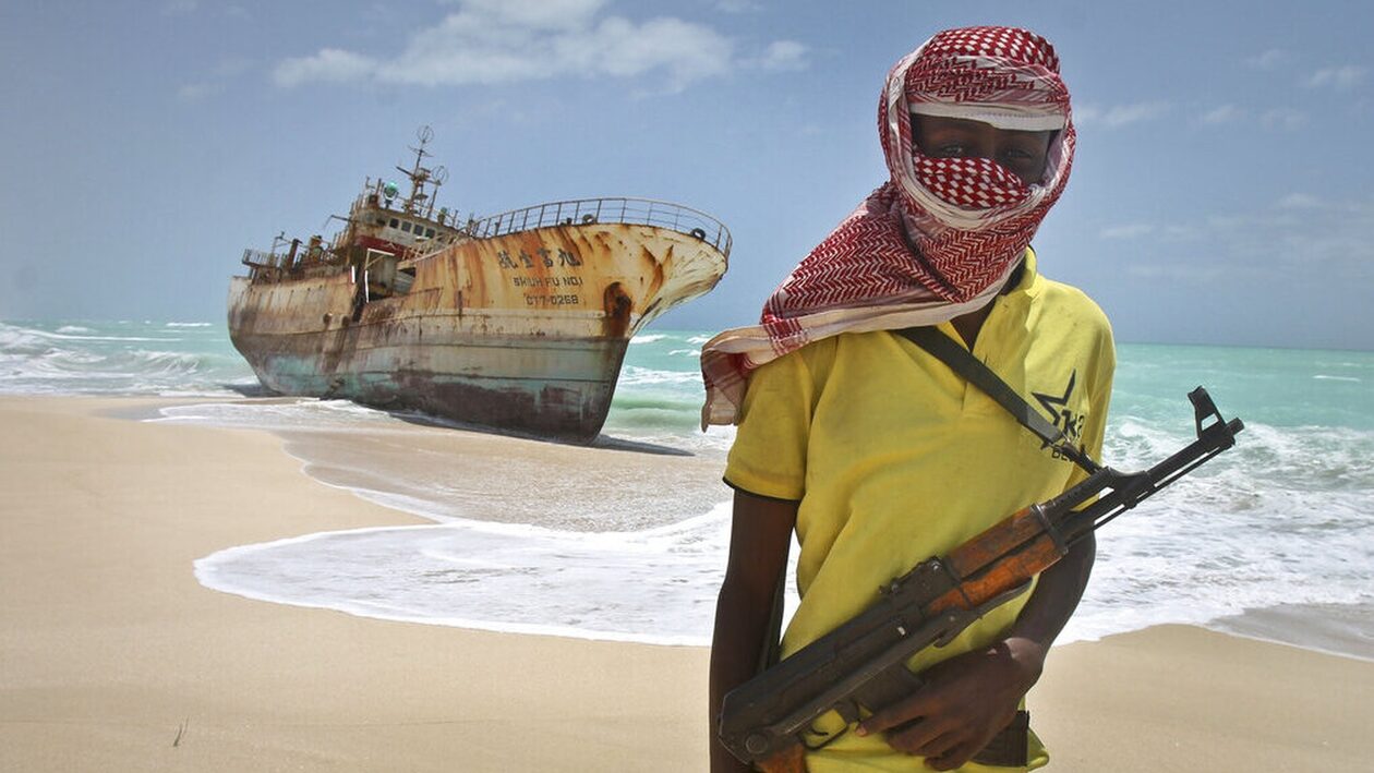 Πειρατεία σε ισπανικό πλοίο στη θάλασσα της Σομαλίας: Πολεμικά σκάφη έσπευσαν στην περιοχή