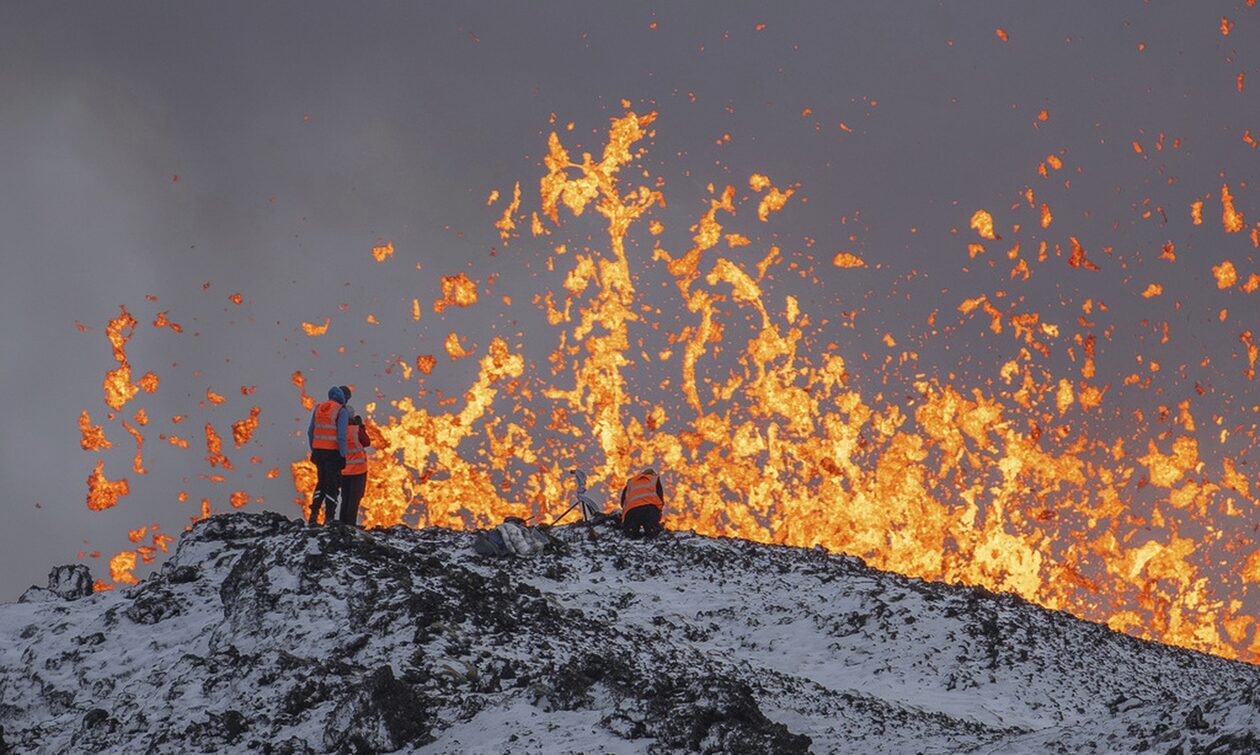 Ισλανδία: Μειώνεται η ένταση της ηφαιστειακής έκρηξης - Τι φοβούνται για τη συνέχεια