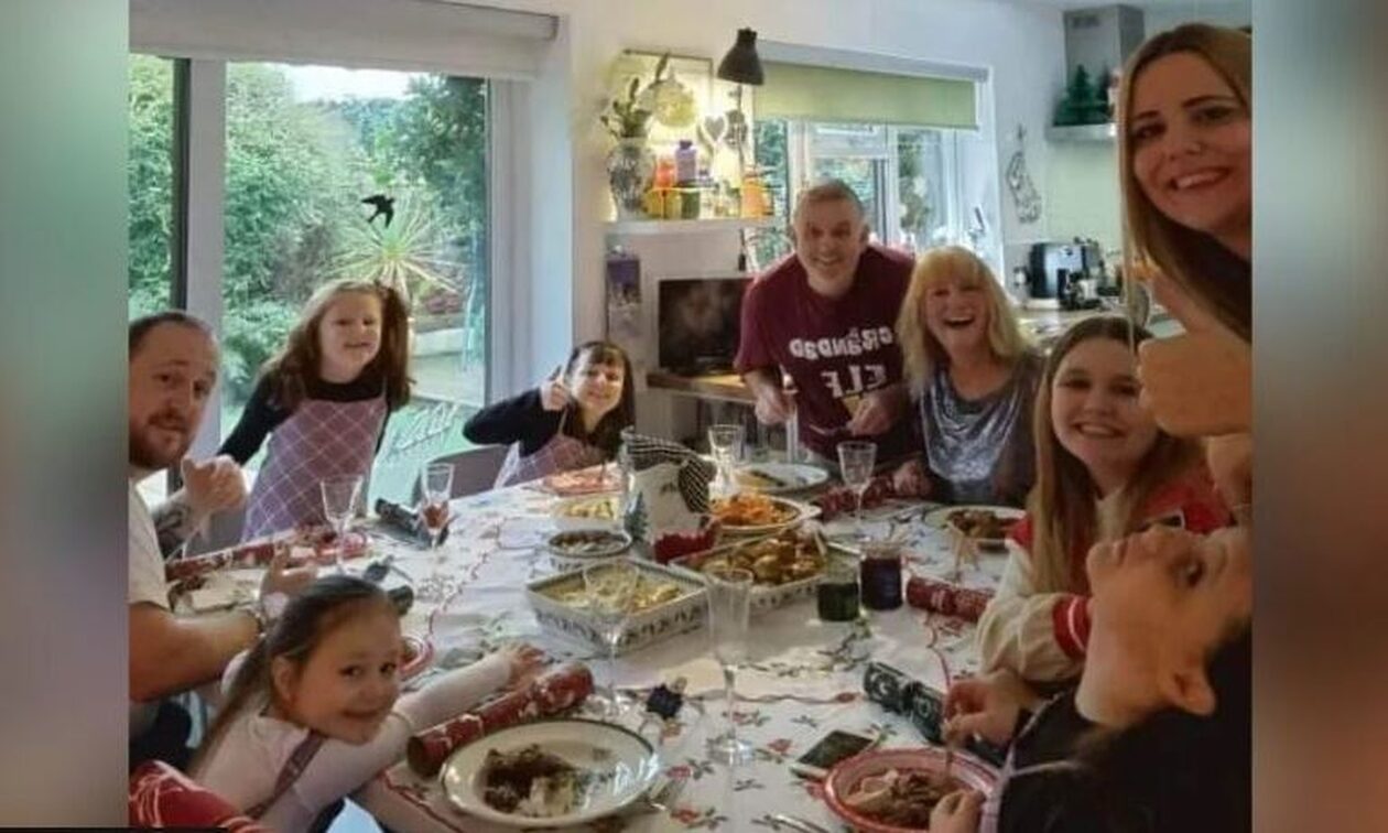Η γιαγιά «Σκρουτζ» που χρεώνει την...οικογένειά της για το εορταστικό τραπέζι, αύξησε φέτος την τιμή