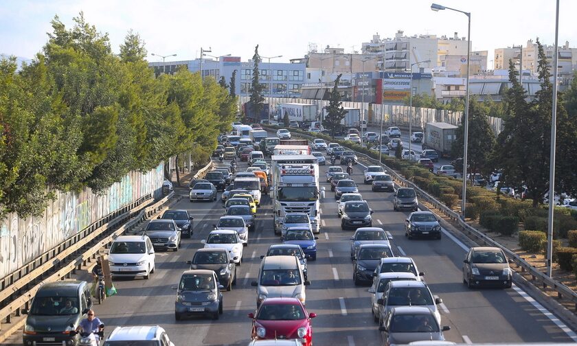 Απέραντα πάρκινγκ κεντρικές αρτηρίες της πόλης – Αύξηση 40% στην κατάληψη δρόμων το τελευταίο 3μηνο