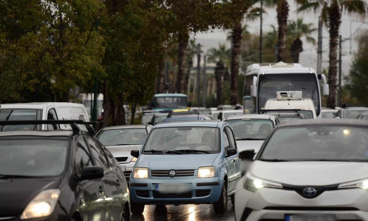 Kίνηση τώρα: 20λεπτες καθυστερήσεις στην Αττική Οδό - Στο «κόκκινο» κεντρικοί δρόμοι