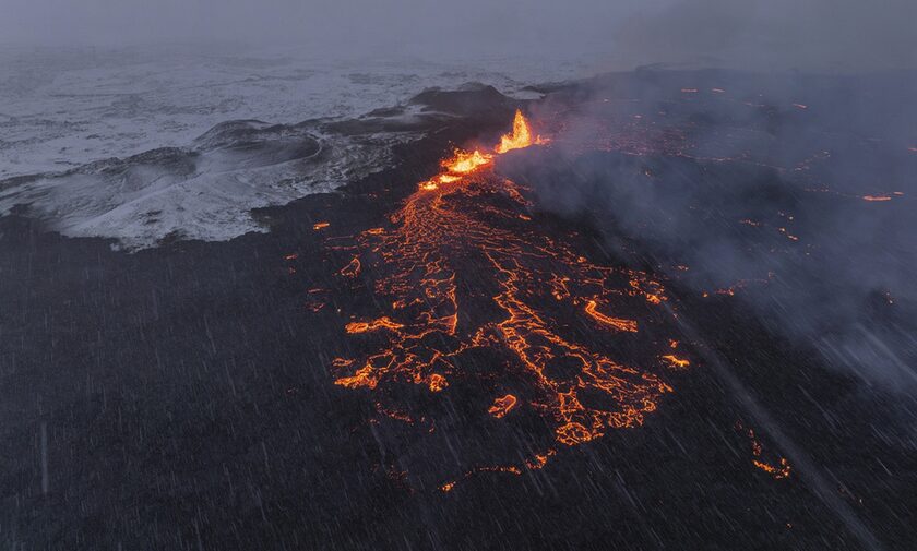 Έκρηξη ηφαιστείου στην Ισλανδία: «Φοβόμαστε πως το Γκρίνταβικ θα εξαφανιστεί από τον χάρτη»