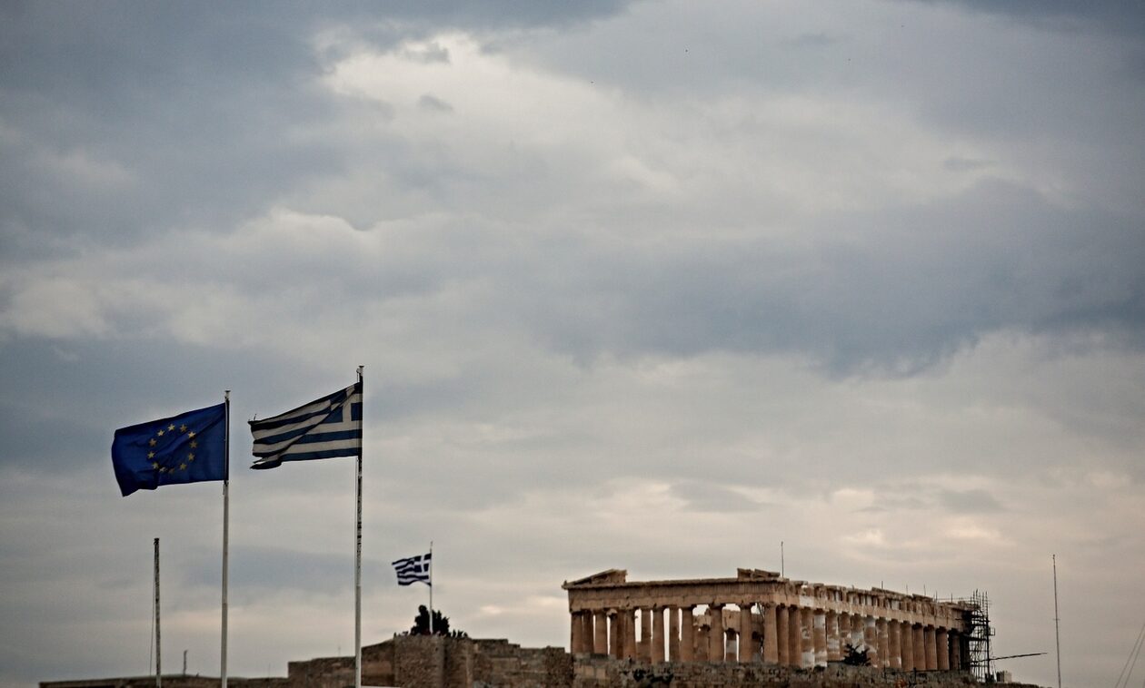 Κομισιόν: «Η ελληνική οικονομία παραμένει ανθεκτική» – Προειδοποίηση για τα «κόκκινα» δάνεια