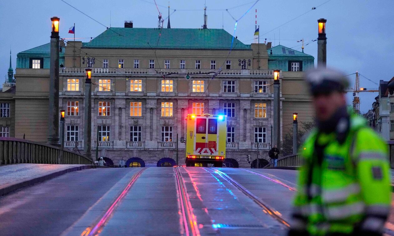 Πράγα: Νέο βίντεο ντοκουμέντο με φοιτητές να πηδούν από τα παράθυρα για να σωθούν