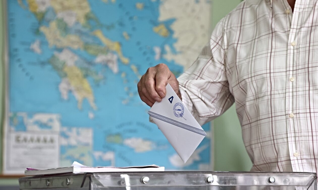 Δύο δημοσκοπήσεις σε μια ημέρα: Με διαφορά πρώτη η ΝΔ - Σταθερά τρίτος ο ΣΥΡΙΖΑ