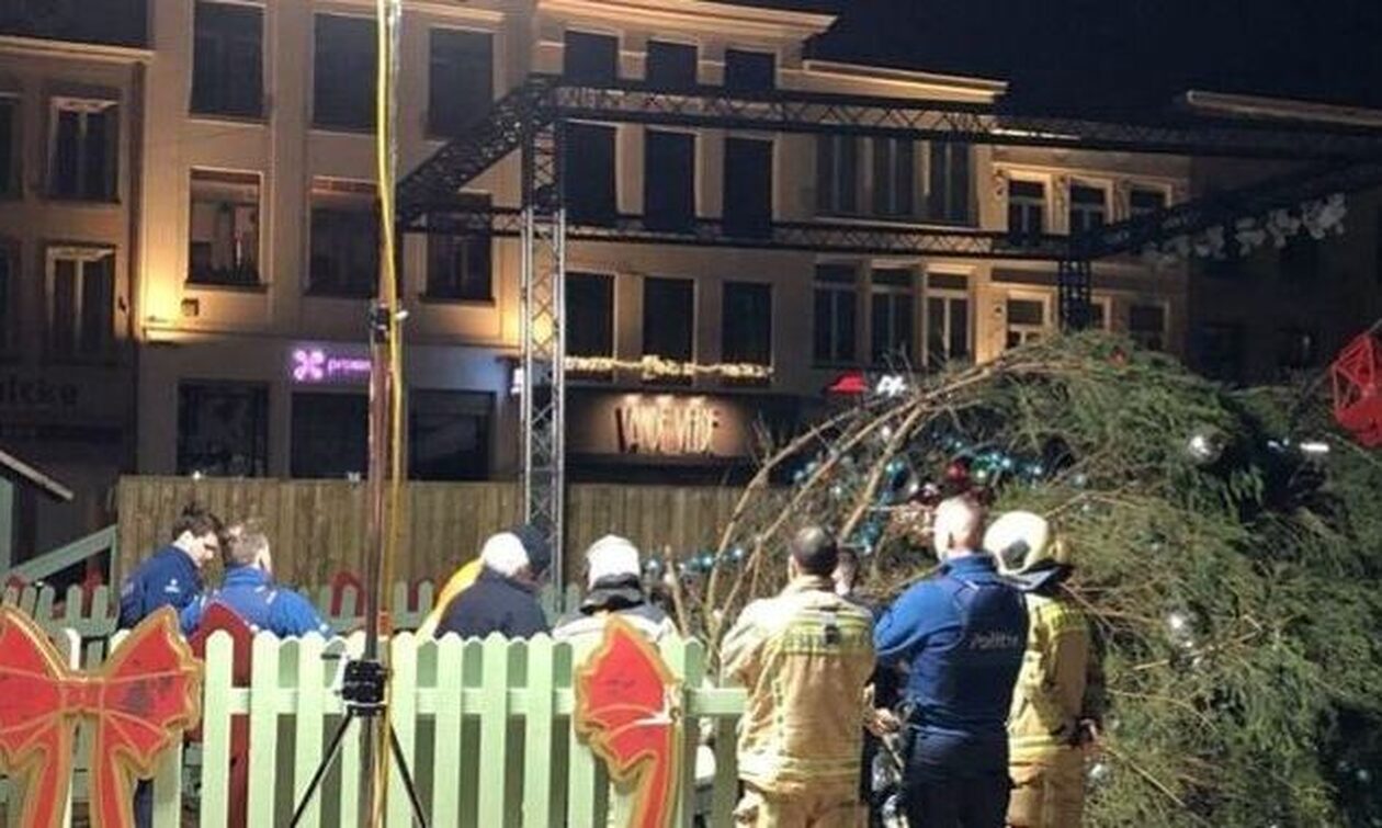 Τραγωδία στο Βέλγιο: Χριστουγεννιάτικο δέντρο 20 μέτρων τραυμάτισε θανάσιμα γυναίκα