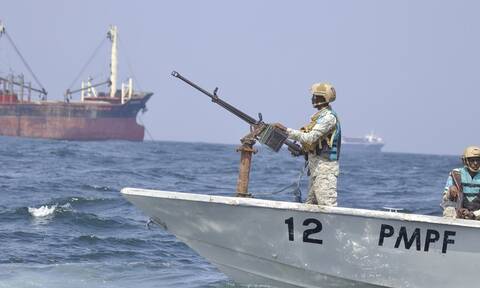 Ερυθρά Θάλασσα: H «βόμβα» των Xoύτι στην παγκόσμια οικονομία - Έως και 300% πάνω οι τιμές των ναύλων