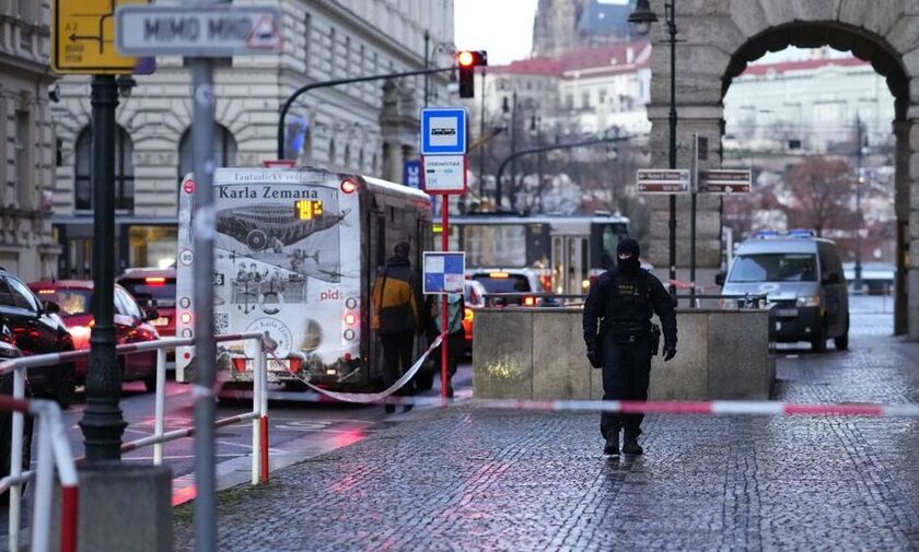 Πράγα: Η στιγμή που εντοπίζεται νεκρός ο δράστης του μακελειού - Βίντεο από την επιχείρηση