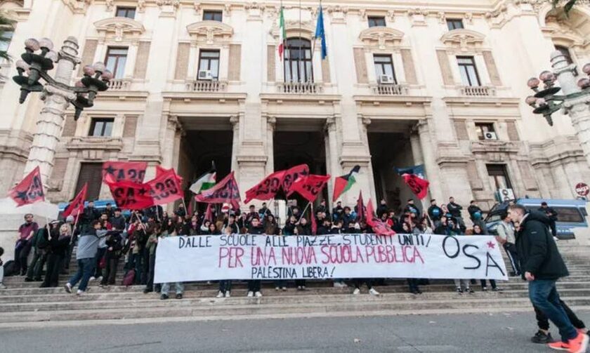 Ιταλία: Ένταση μεταξύ μαθητών λυκείων και της αστυνομίας κοντά στη Βουλή της Ρώμης