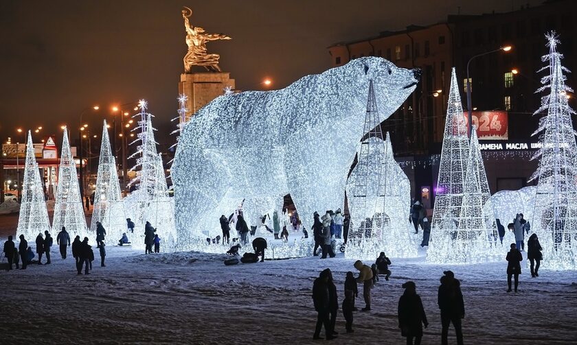 Eντυπωσιακό Χριστουγεννιάτικο πάρκο στη Μόσχα