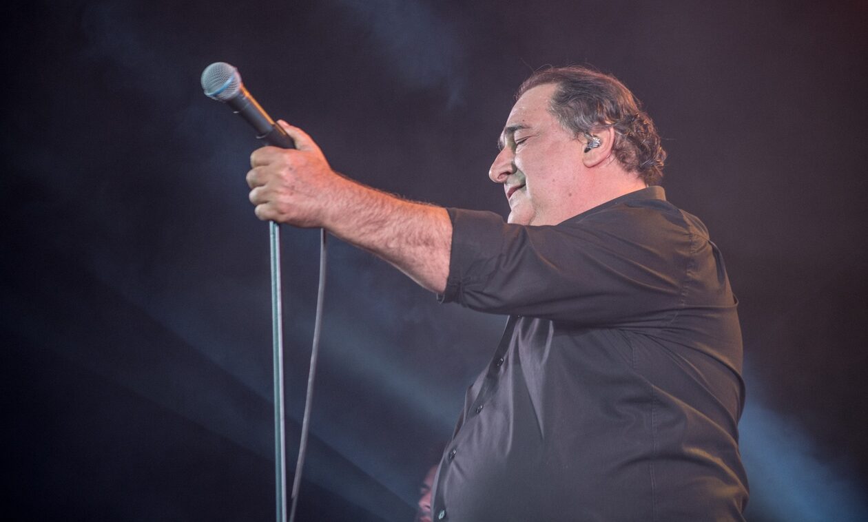 Βασίλης Καρράς: Η ΠΕΔΚΜ αποχαιρετά με θλίψη τον μεγάλο λαϊκό τραγουδιστή