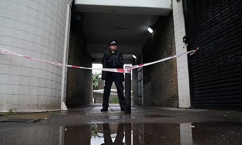 Λονδίνο: 22χρονη βρέθηκε μαχαιρωμένη μέχρι θανάτου στο σπίτι της - Συνελήφθη 16χρονος