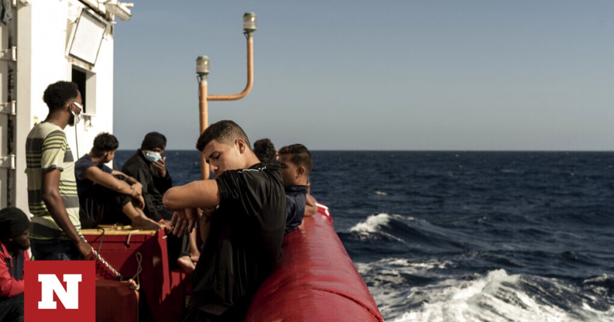 Italia: Salvataggio di 244 migranti al largo della Libia – Newsbomb – Notizie