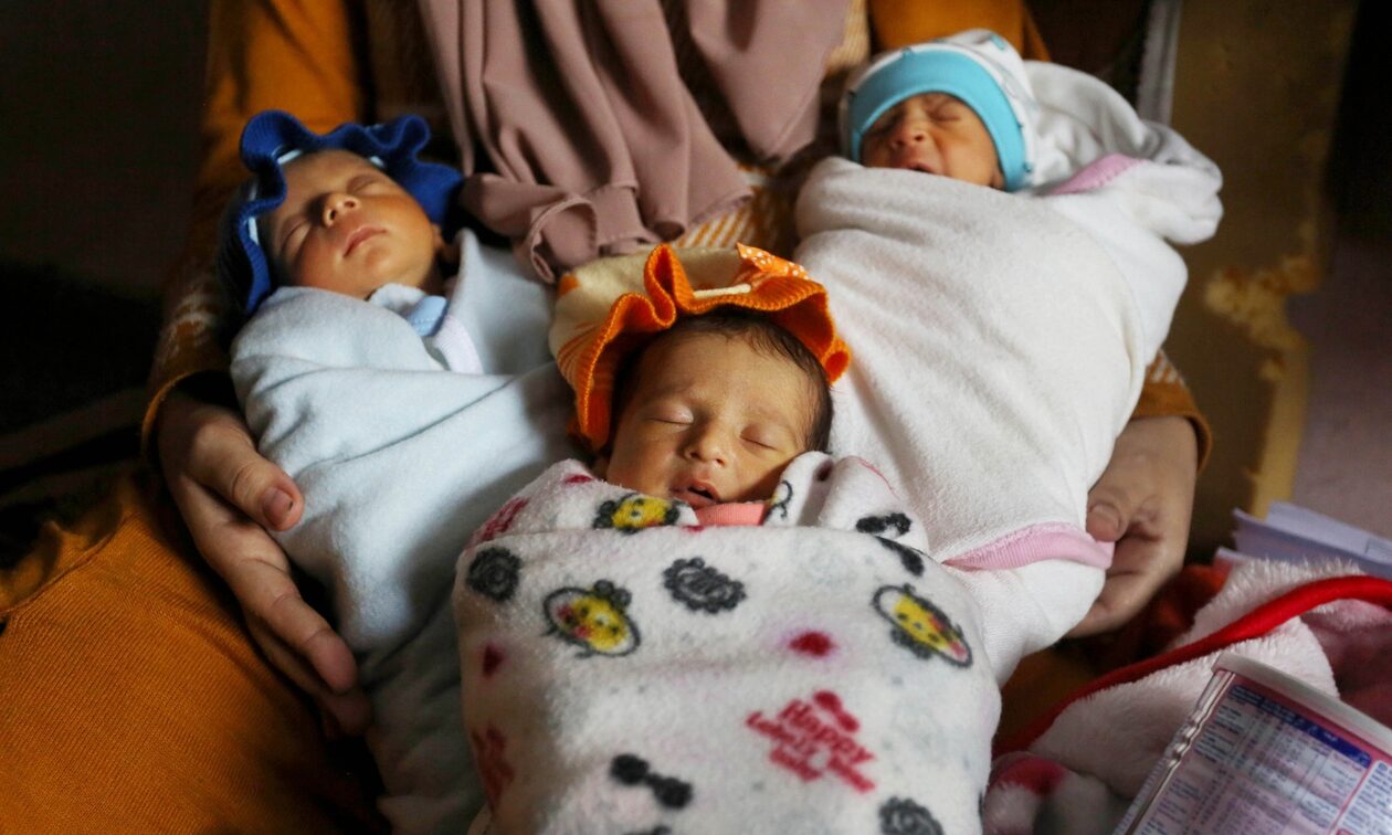 Μητέρα γέννησε τετράδυμα εν μέσω του πολέμου στη Λωρίδα της Γάζας