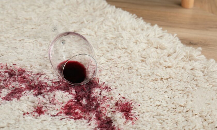 Πώς θα βγει από το χαλί ο λεκές από κόκκινο κρασί