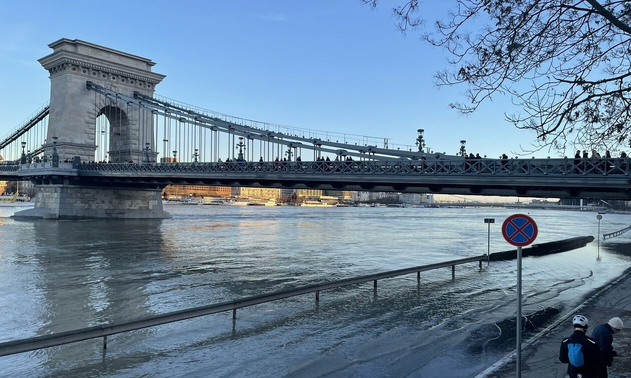 Βουδαπέστη: Υπερχείλισε ο Δούναβης, καταγράφοντας υψηλό δεκαετίας