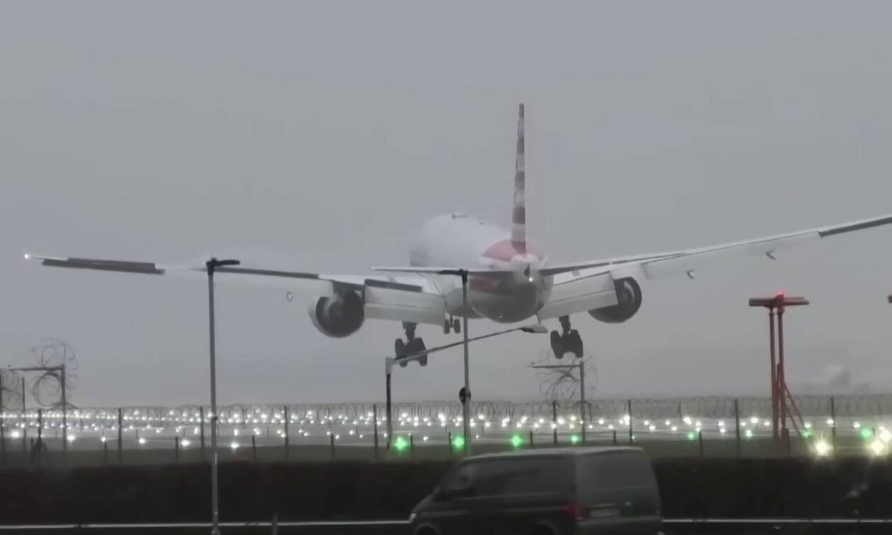 Λονδίνο: Αεροπλάνο αναπηδά πριν προσγειωθεί στο Χίθροου εν μέσω θυελλωδών ανέμων