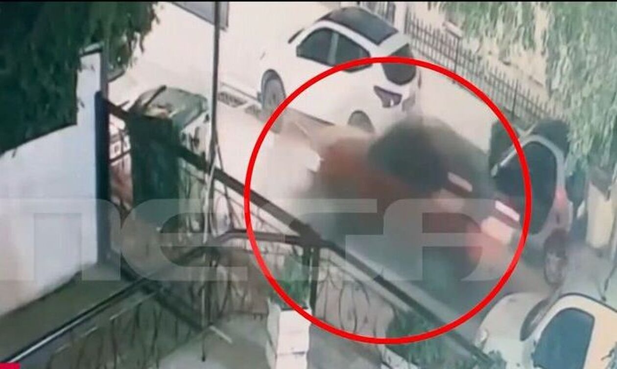 Τροχαίο στη Γλυφάδα: Βίντεο ντοκουμέντο με το ΙΧ που χτύπησε και εγκατέλειψε τον 36χρονο