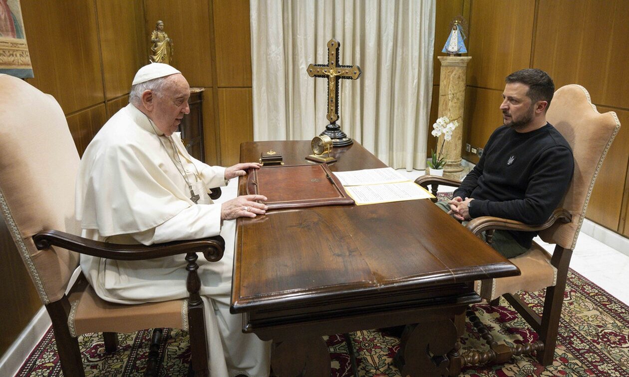 Η «ειρηνευτική φόρμουλα» του Κιέβου στο επίκεντρο της συνομιλίας Ζελένσκι με τον πάπα Φραγκίσκο