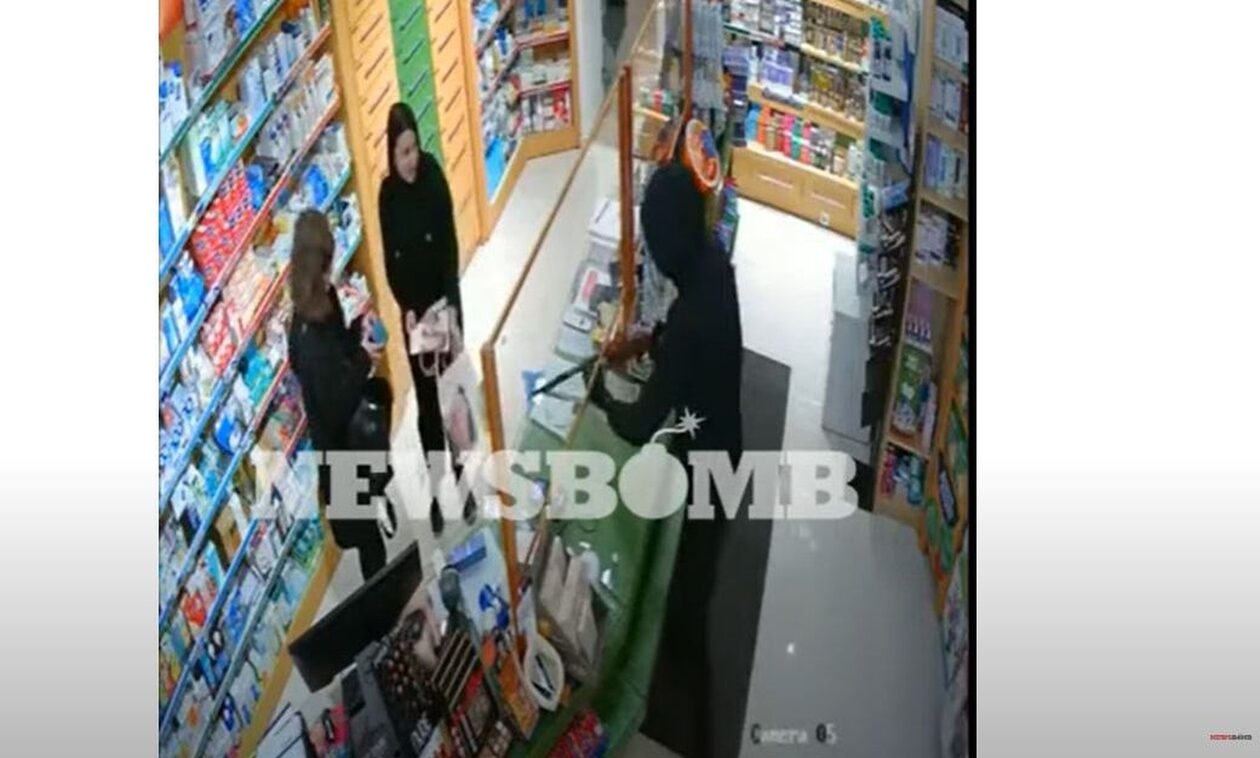 Αποκλειστικό video Newsbomb.gr: Καρέ καρέ η ένοπλη ληστεία σε φαρμακείο στον Χολαργό