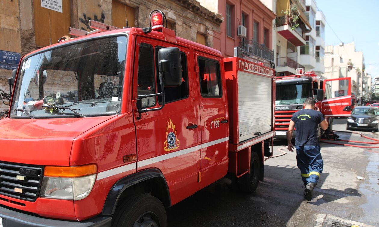 Τραγωδία στην Ελευσίνα: Νεκρός άνδρας μετά από φωτιά σε πολυκατοικία