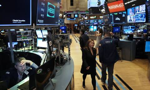Με μικρές απώλειες η τελευταία συνεδρίαση του 2023 στη Wall Street