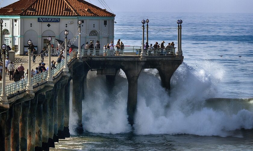 ΗΠΑ: Γιγάντια κύματα σαρώνουν περιοχές στην Καλιφόρνια – Νέα προειδοποίηση για υψηλό κυματισμό