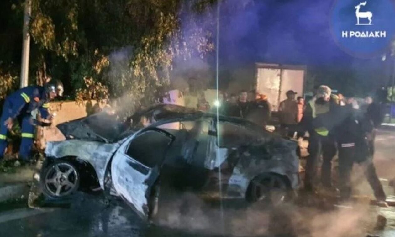 Σοβαρό τροχαίο στη Ρόδο: ΙΧ τυλίχθηκε στις φλόγες -Τραυματίστηκε ο οδηγός