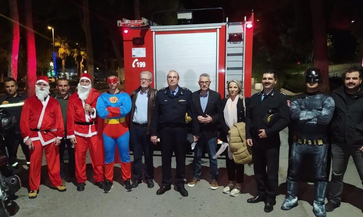 Κρήτη: Ιπτάμενοι Πυροσβέστες έγιναν ήρωες και μοίρασαν δώρα και χαμόγελα σε νοσοκομεία (vid)