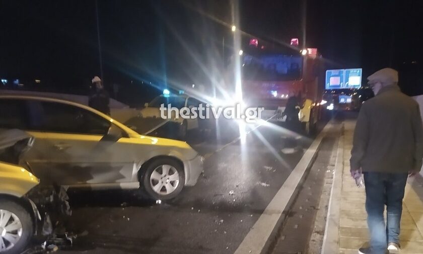 Αυτοκίνητο έπεσε στις μπάρες στην Εθνική Σερρών-Θεσσαλονίκης - Ένας τραυματίας
