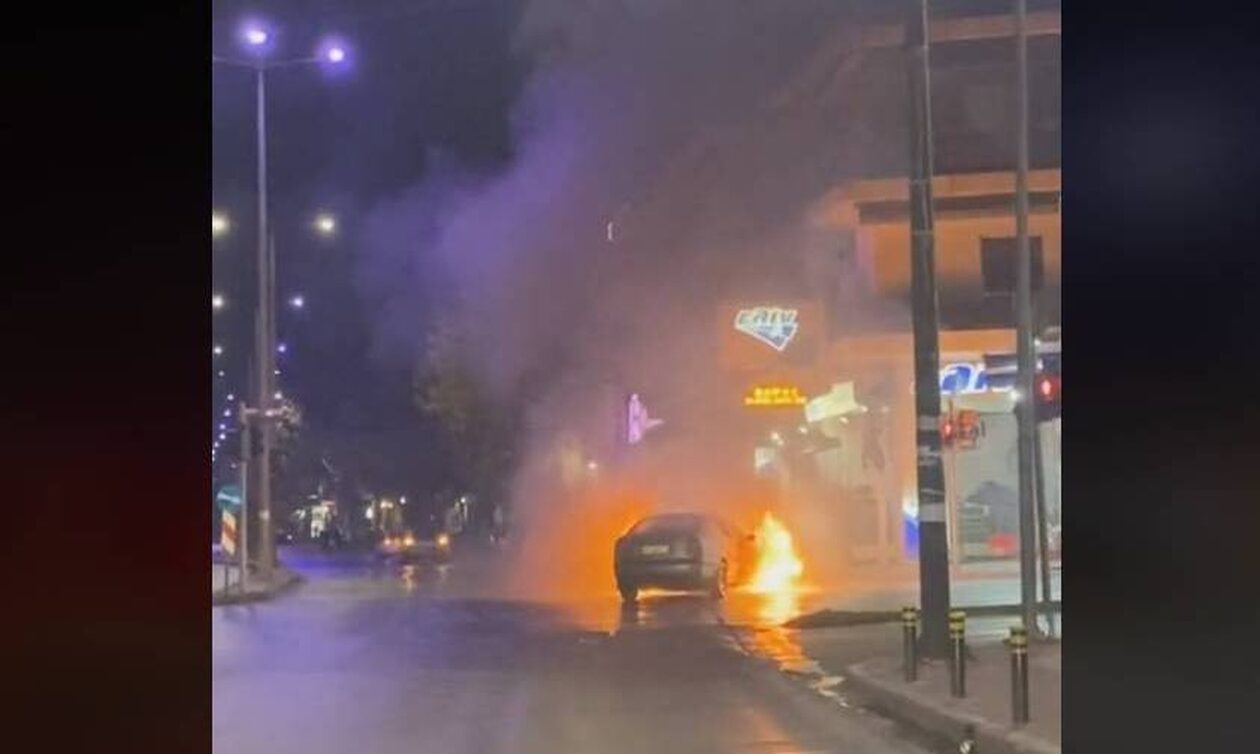 Θεσσαλονίκη: Βίντεο ντοκουμέντο με αυτοκίνητο να τυλίγεται στις φλόγες