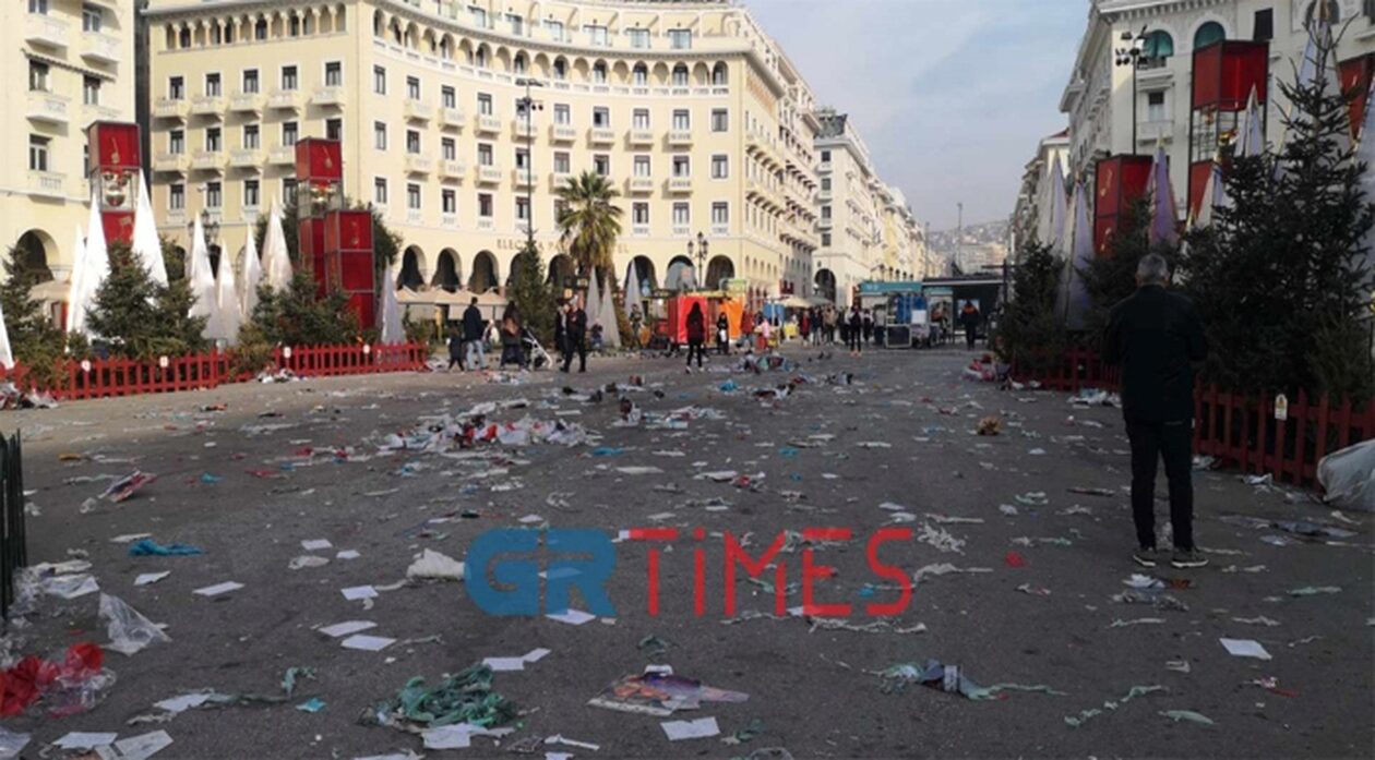 Θεσσαλονίκη: Χιλιάδες φαναράκια πεταμένα  στους δρόμους - Ακόμα και στον  Θερμαϊκό