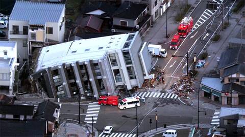 Xάος στην Ιαπωνία μετά τα 7,6 Ρίχτερ: 24 οι νεκροί, αγώνας για επιζώντες, τεράστιες οι καταστροφές