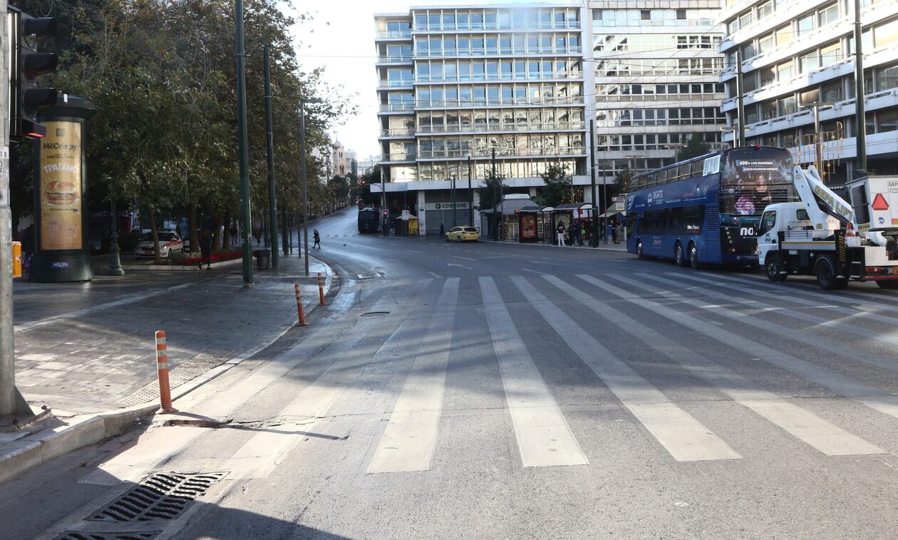 Η Αθήνα «ερήμωσε» - Χωρίς κίνηση μετά από καιρό το κέντρο της πρωτεύουσας