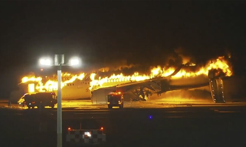 Ιαπωνία: Από τύχη σώθηκαν οι 379 επιβαίνοντες - Πώς βγήκαν ζωντανοί από το φλεγόμενο αεροσκάφος