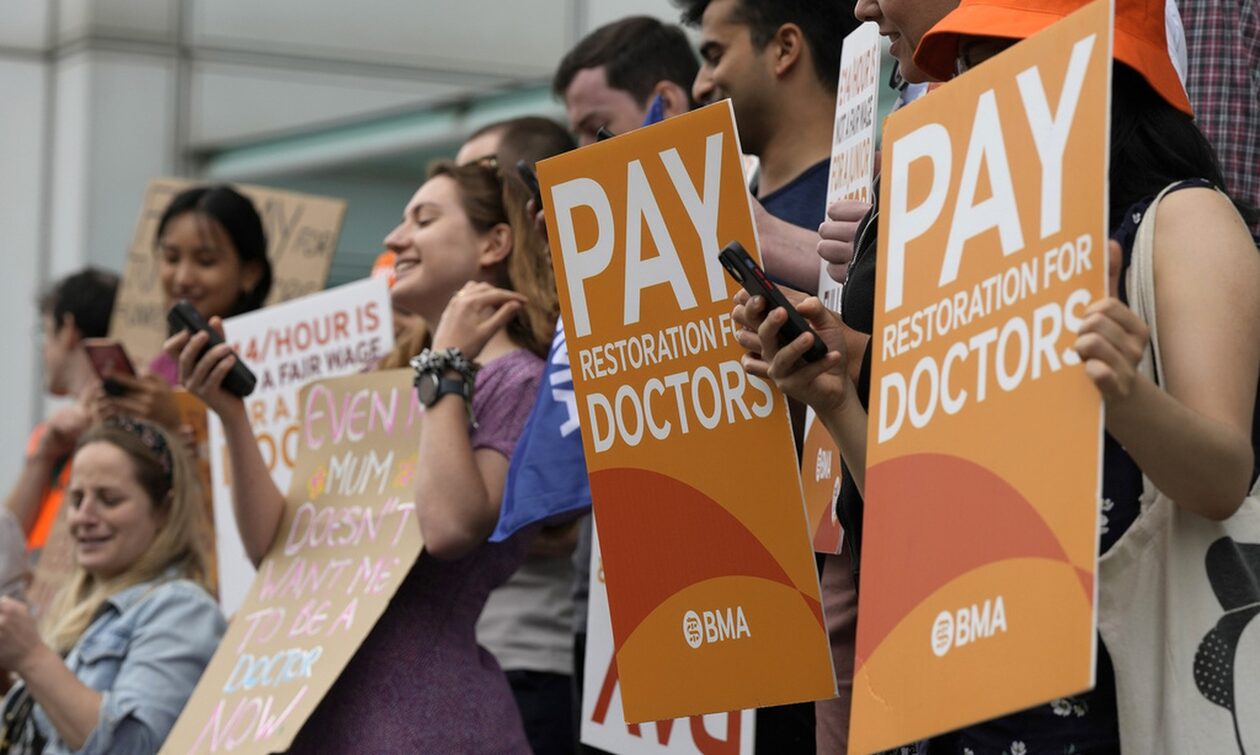 Ξεκίνησε η εξαήμερη απεργία των ειδικευόμενων γιατρών στην Αγγλία