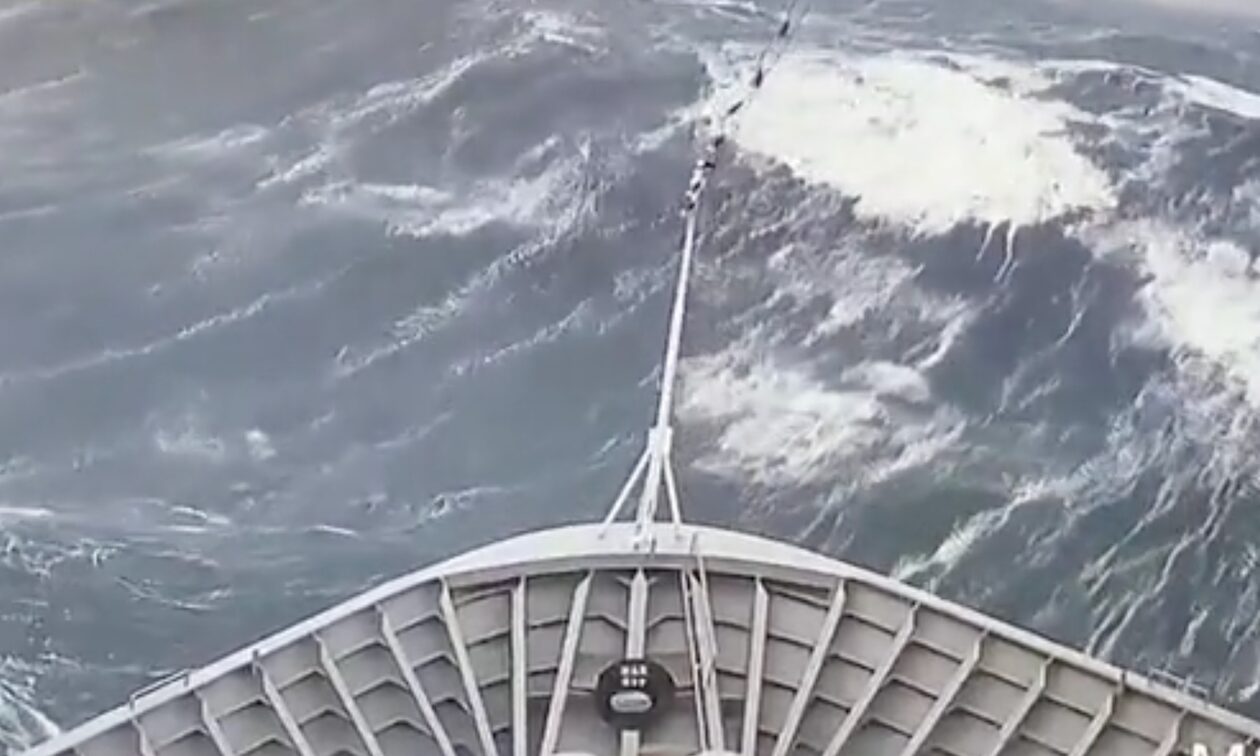 Συγκλονιστικό βίντεο: Πελώρια κύματα «καταπίνουν» κρουαζιερόπλοιο στην Ανταρκτική